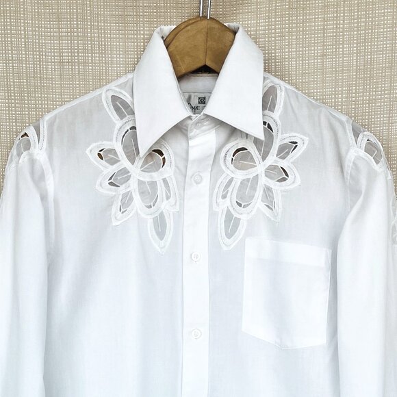 Vintage Tops - VINTAGE Embroidered Buttoned Cutout Lace A…